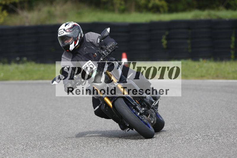 /Archiv-2025/53 16.09.2025 Track Day Domi Aegerter ADR/Gruppe gruen/75